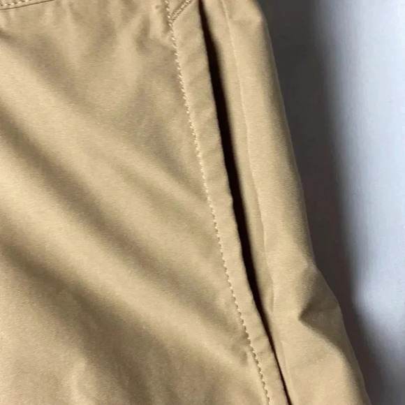 J CREW FACTORY MENS SIZE 40, 9” INSEAM TAN  SNAP ZIP FRONT CLOSE POCKETS… - Picture 4 of 13